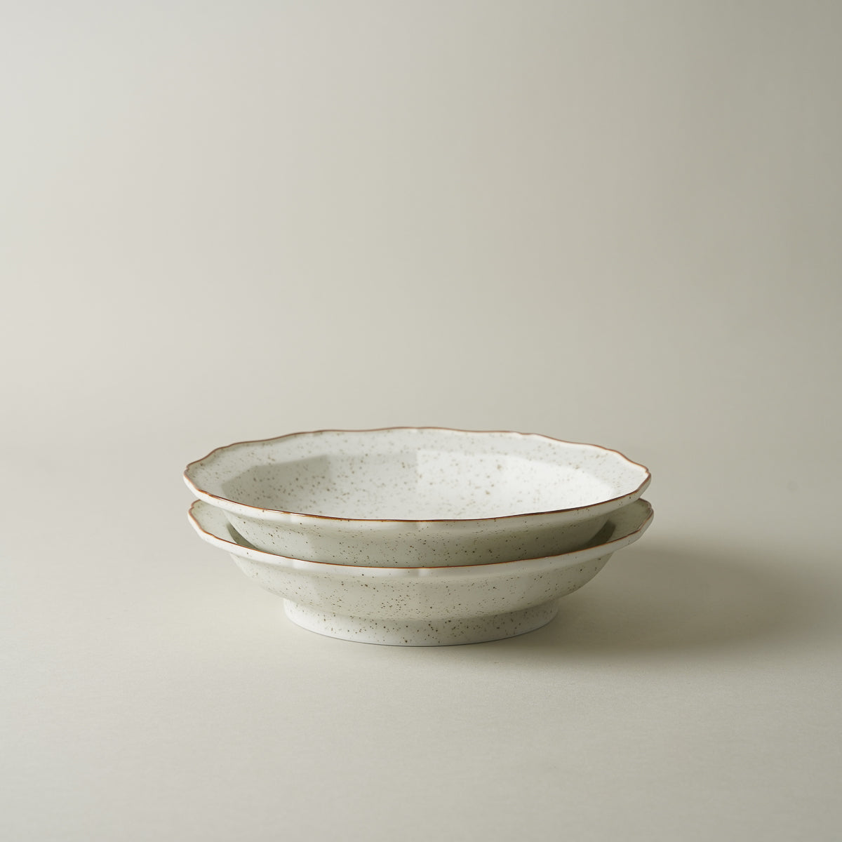 有田焼 渕錆白斑紋 輪花高台向付 18 cm