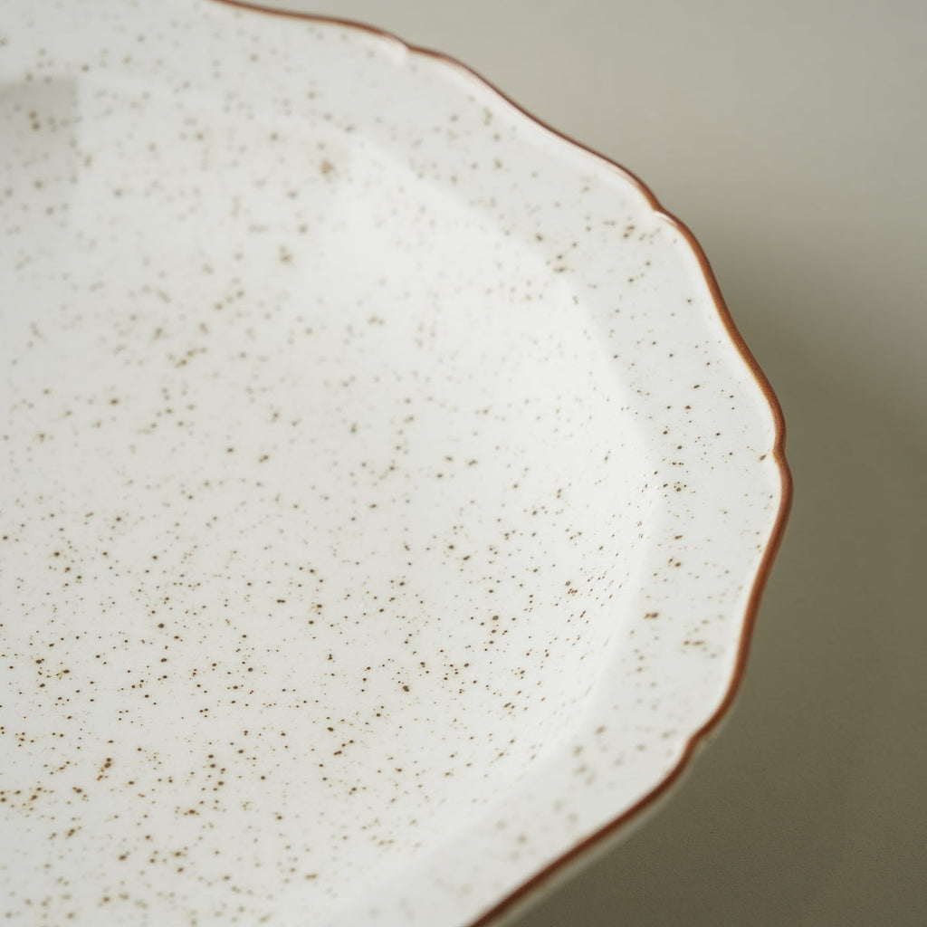 有田焼 渕錆白斑紋 輪花高台向付 18 cm