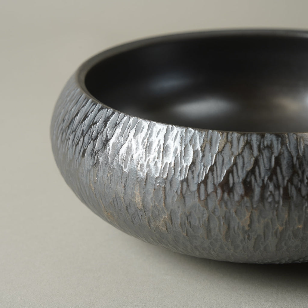 有田焼 古色銀彩 飛び鉋 蓋付中鉢 15cm [真鍮摘み]